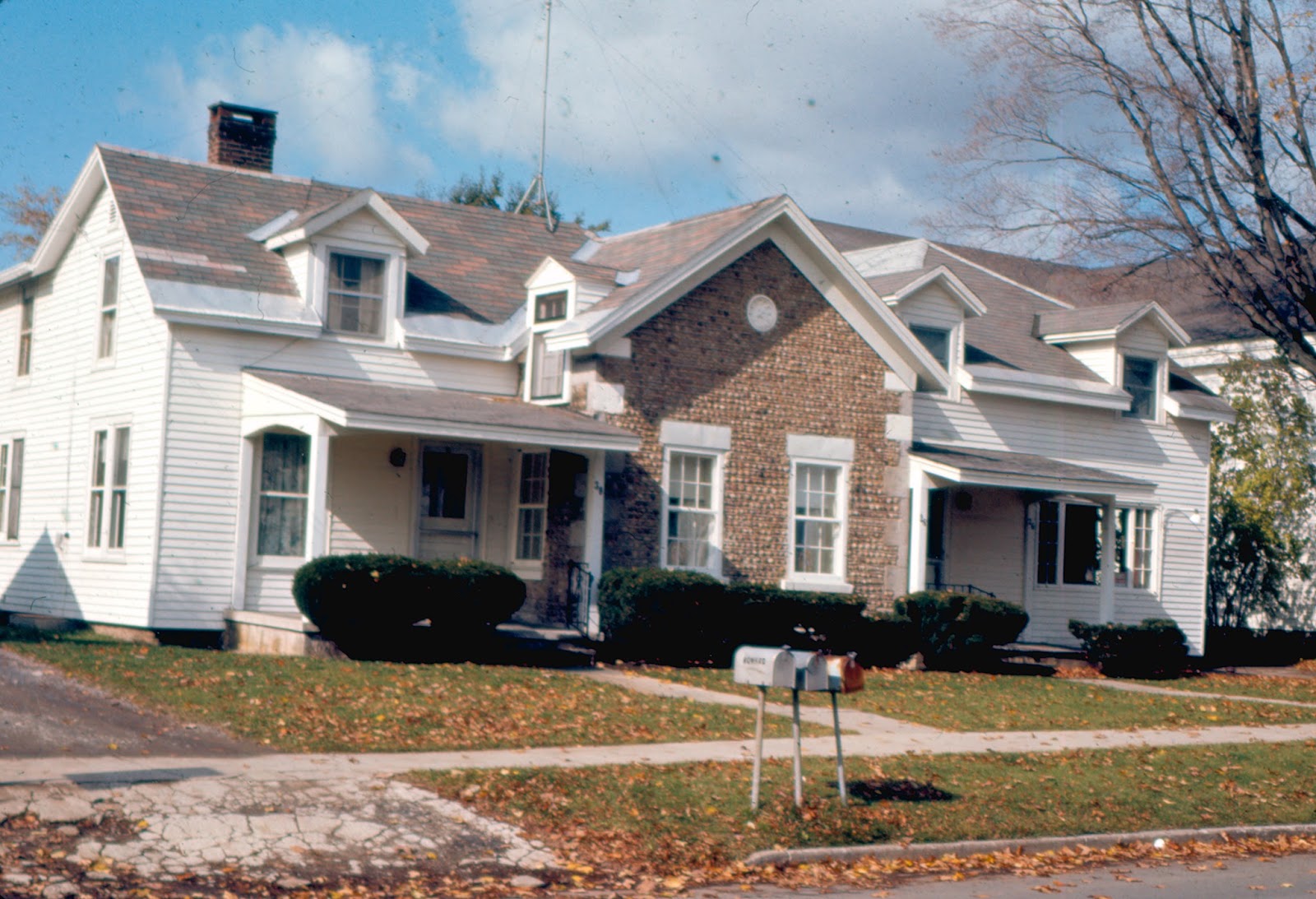1976-10-26 26-30 State St, Tully cobblestone house c1840 w_wood frame